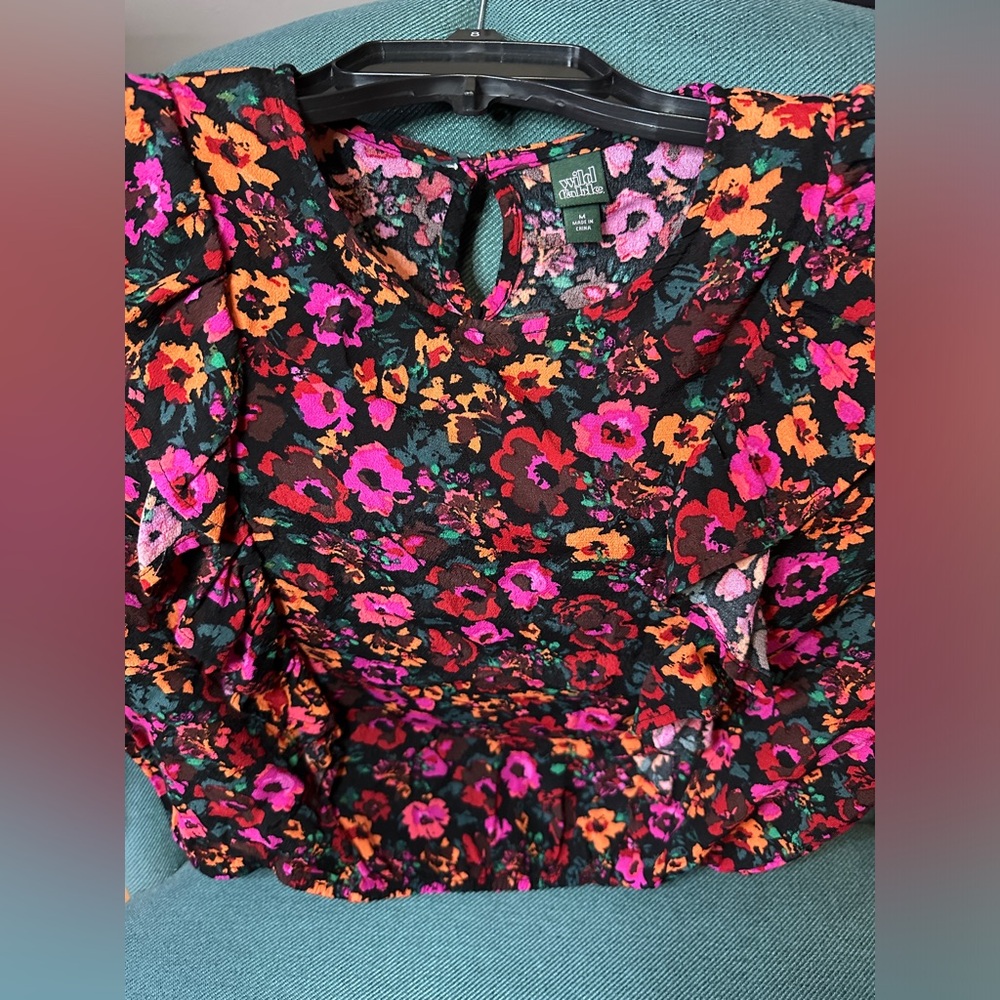 Flowery long sleeve crop top
